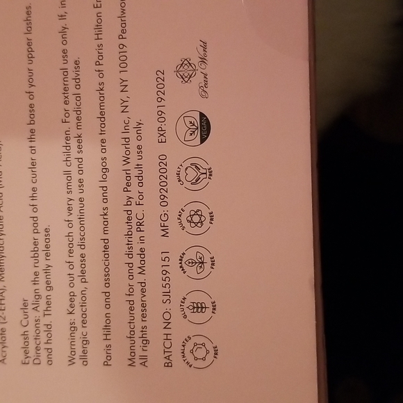 Sale "PARIS HILTON" 4 Lashes, Glue, Curler Bundle - Picture 4 of 4